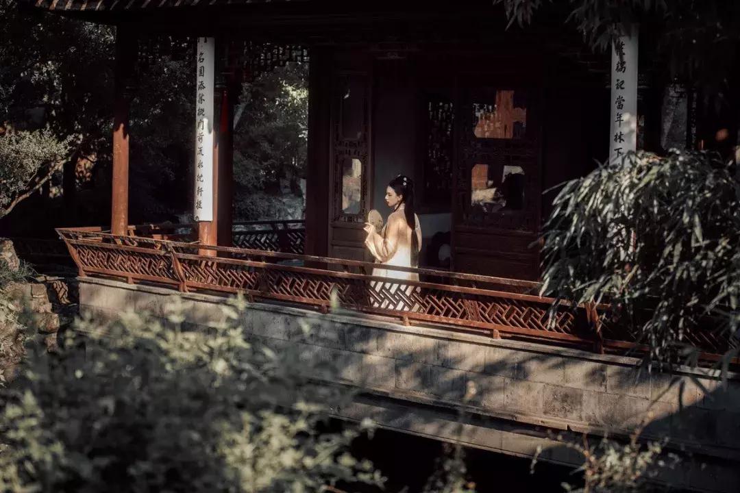 纳兰容若的词6首，唱尽人世悲欢，美到极致