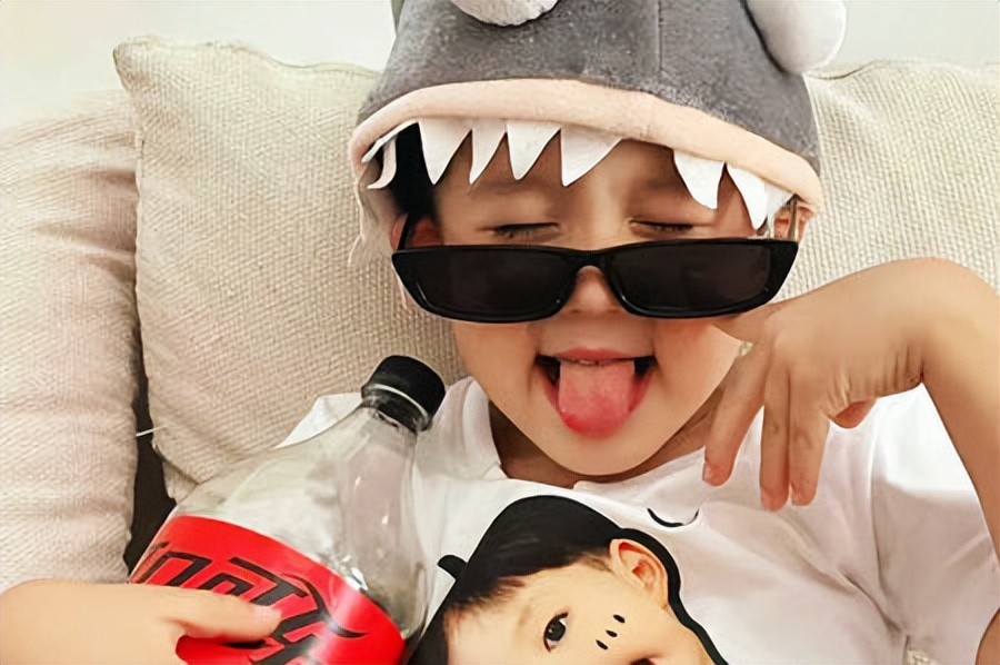 朋友圈晒娃幽默文案16句，家有熊孩子真心累