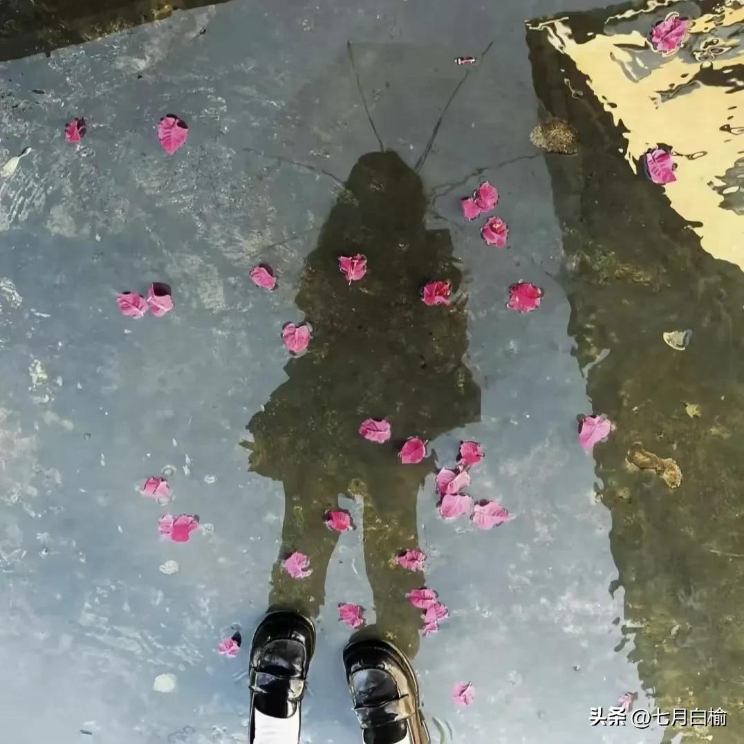 下雨天吸引人的朋友圈文案30句，雨天原来也这么美