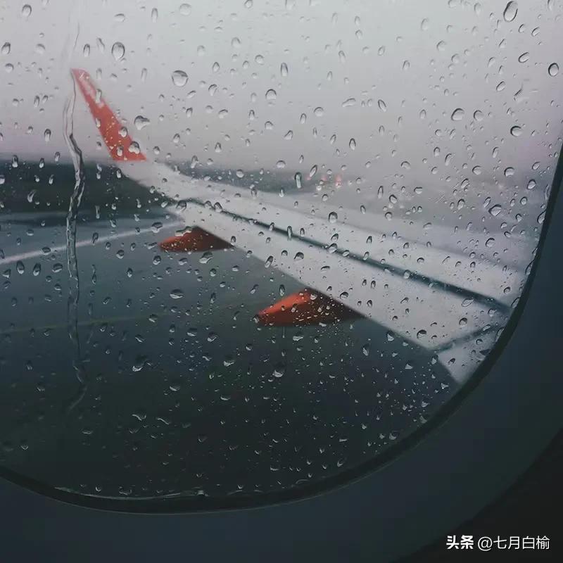下雨天吸引人的朋友圈文案30句，雨天原来也这么美