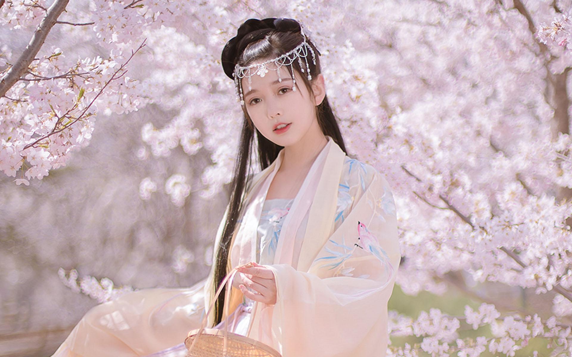 桃花的浪漫诗句6句，读之令人心旷神怡