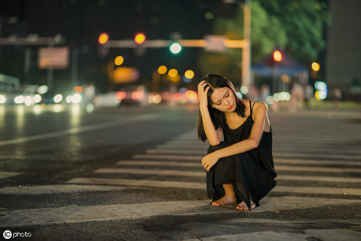 让人心疼的句子24句，行行戳泪，句句心酸