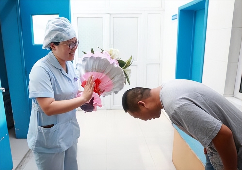 赞美白衣天使简短语句24句，致敬每一位白衣天使